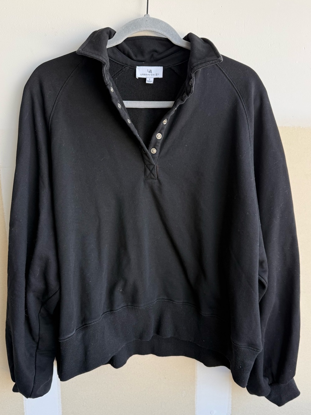 Urban Daizy Black V-Neck Snap-Button Pullover Sweater